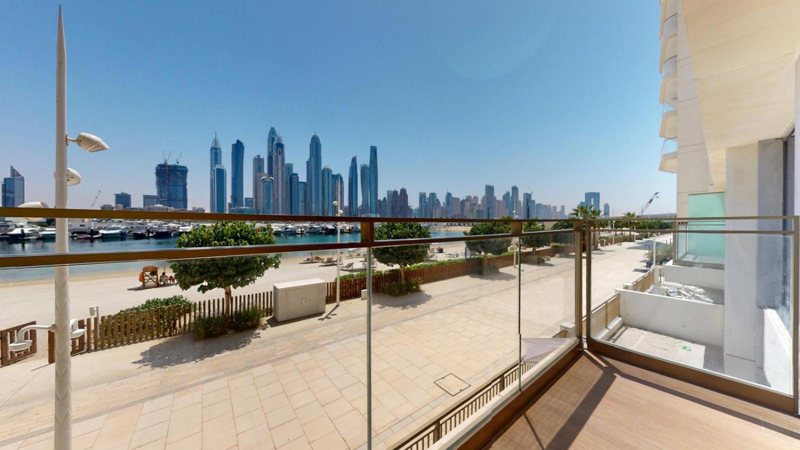 Marina Vista - Immaculate Three Bed With Sea Views *