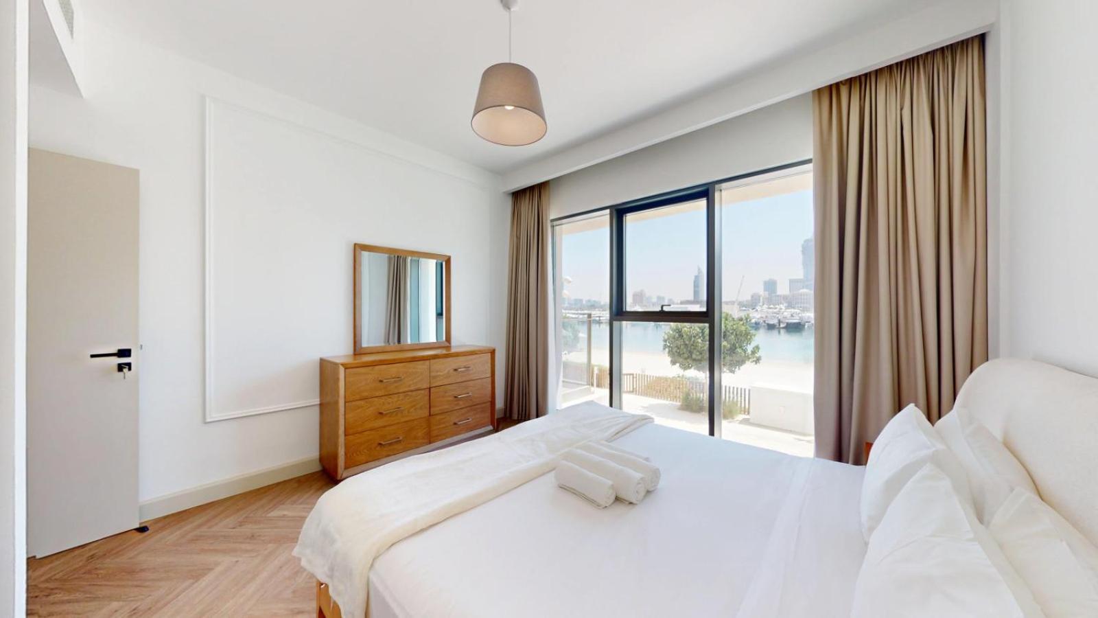 Marina Vista - Immaculate Three Bed With Sea Views *