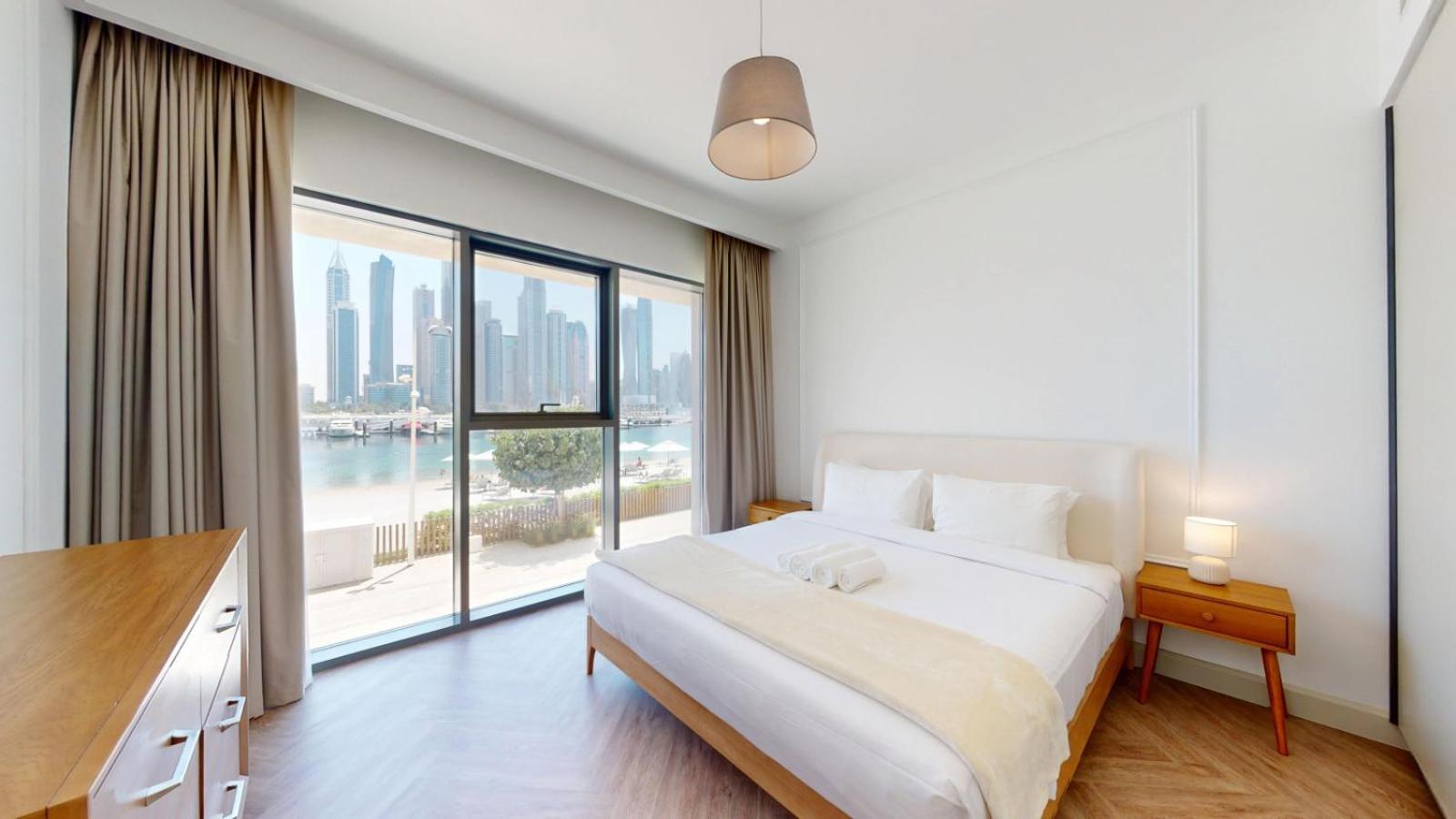 Marina Vista - Immaculate Three Bed With Sea Views